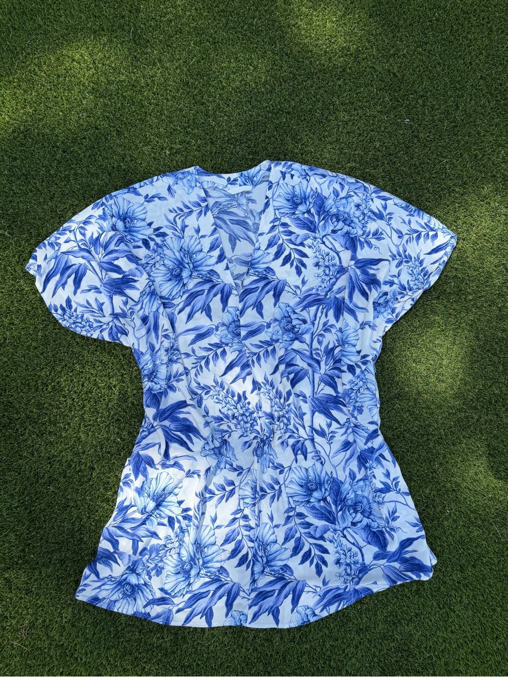 H&M Beach Cover Up White V-Neck with Blue Floral Print Size M